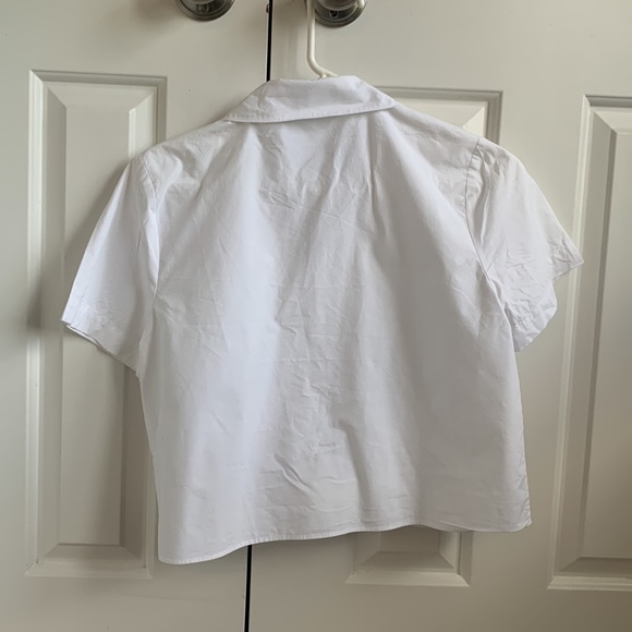 White cropped button up T-shirt with tied bottom - Picture 3 of 4